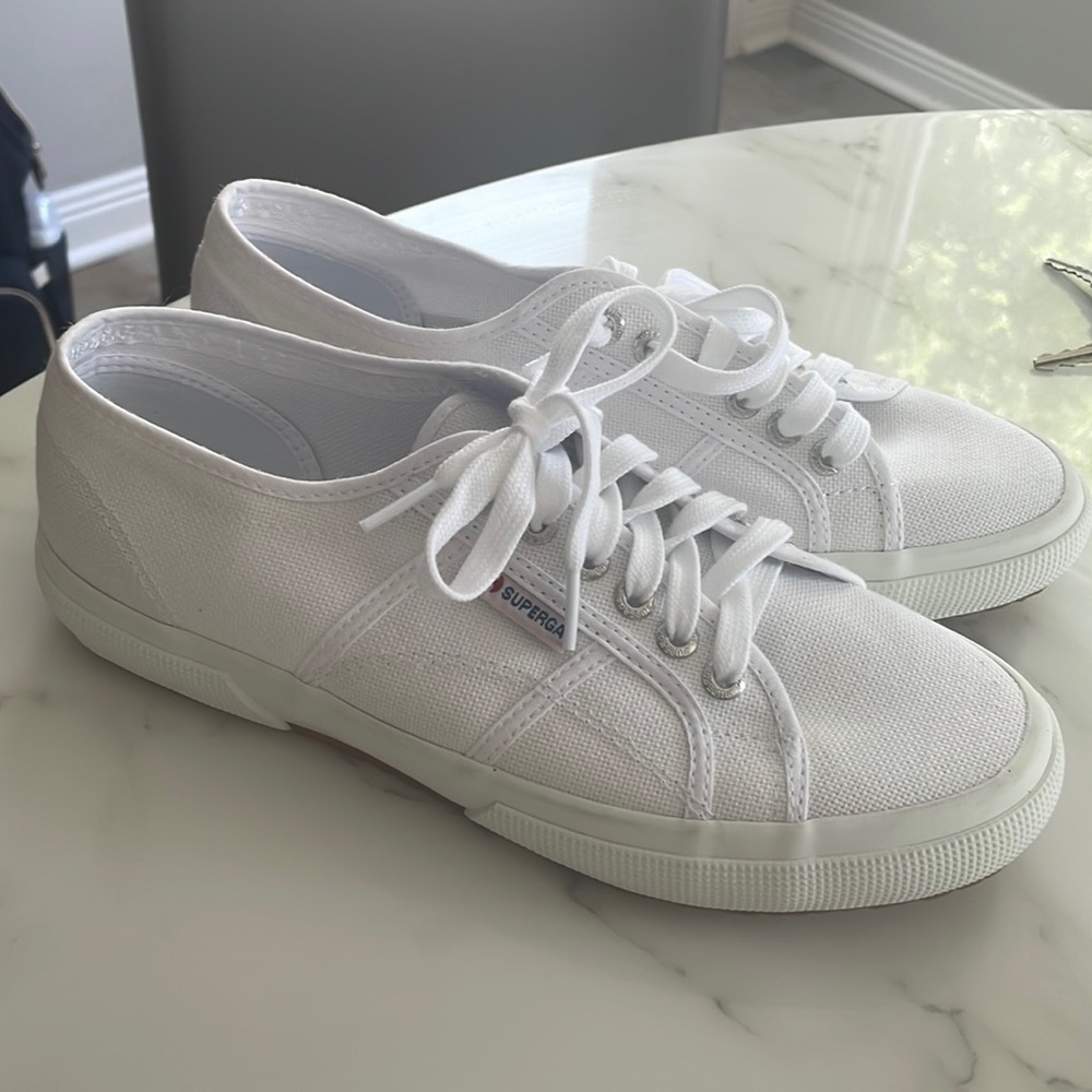 2750 COTU classic white Superga sneaker (men’s size 8, womens 9.5). Never worn